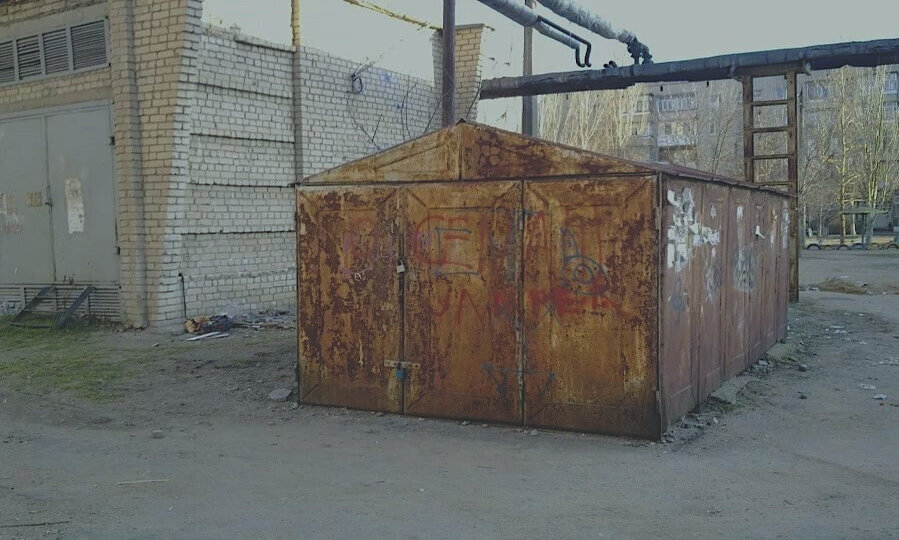 ржавый гараж на металлолом РМК